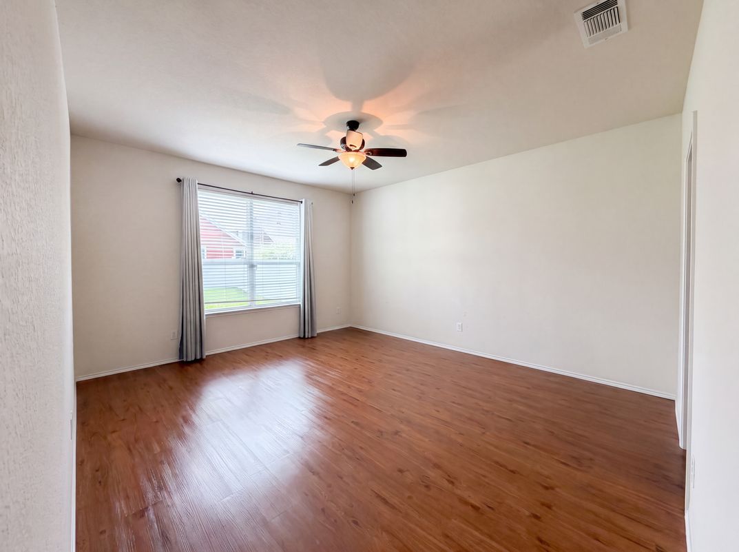 Photo 11 of 26 of 9165 Blackstone Dr, Providence Village, TX