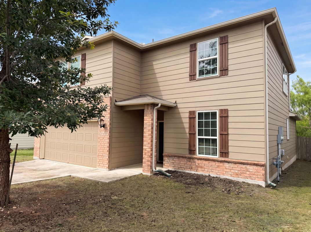Photo 16 of 18 of 10611 Mary Scheel Ln, Converse, TX