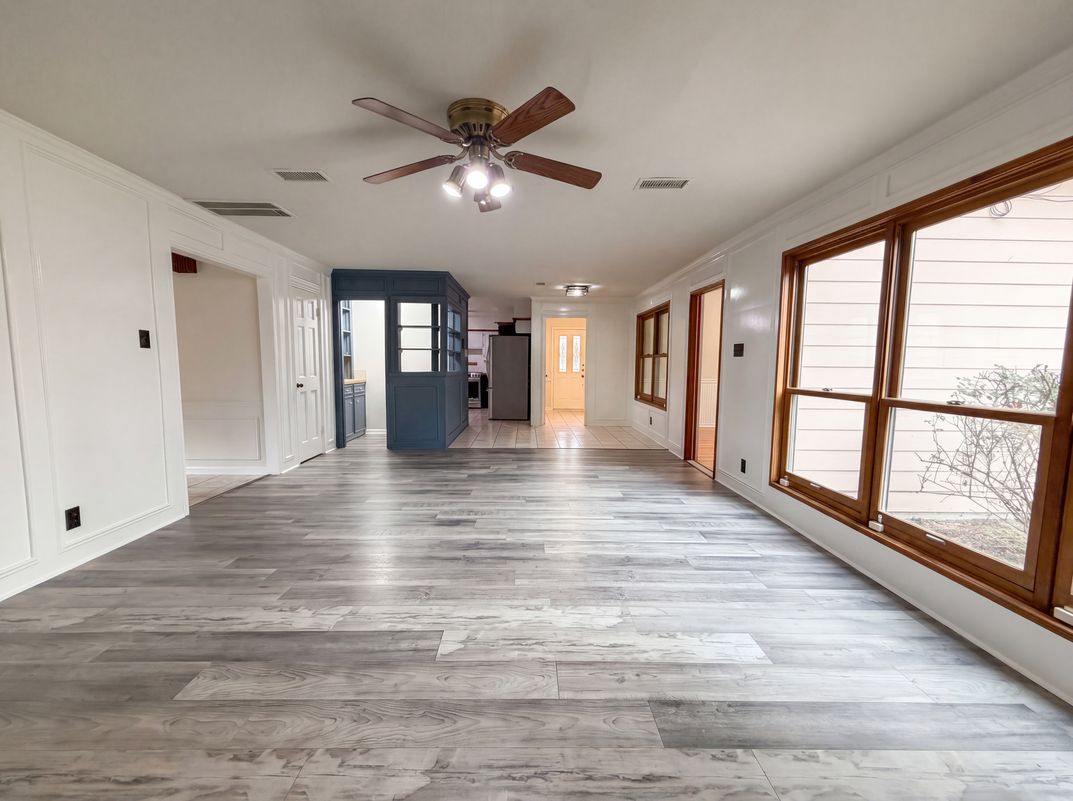 Photo 9 of 23 of 17518 Rustington Dr, Spring, TX