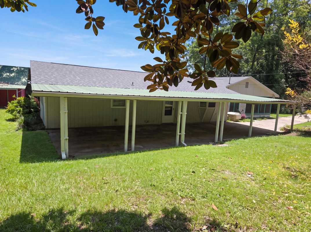 Photo 26 of 34 of 97 Walnut Ave, Defuniak Springs, FL