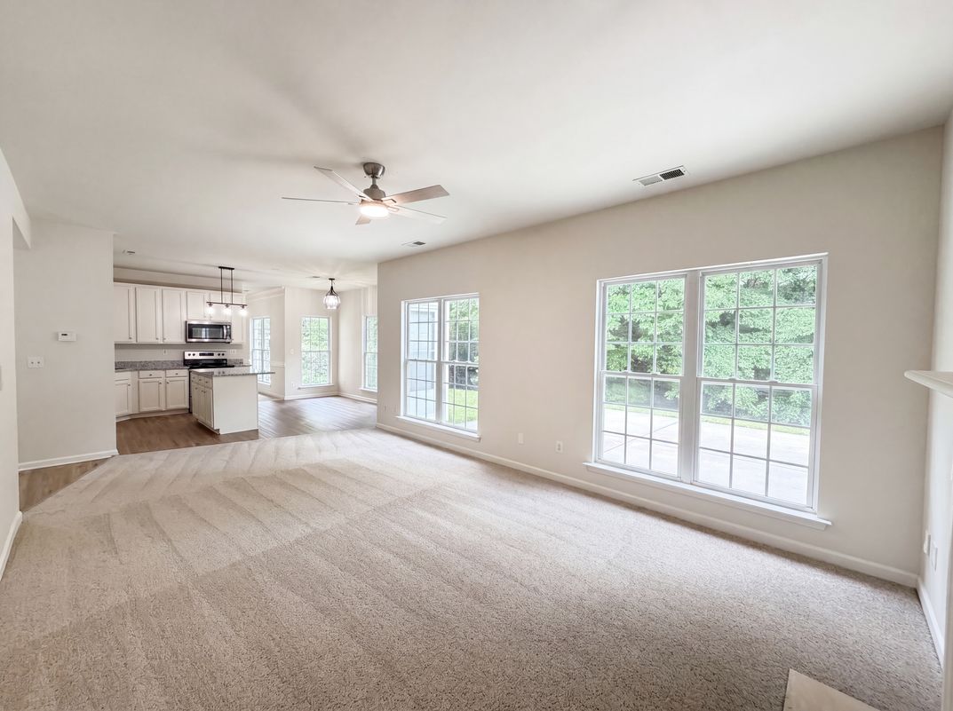Photo 3 of 22 of 3621 Straussburg Woods Ln, Matthews, NC