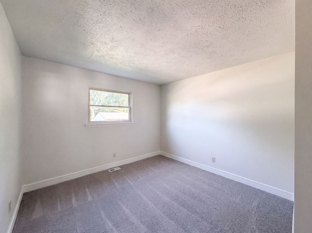 Photo 10 of 20 of 7533 Ardwell Dr, Indianapolis, IN
