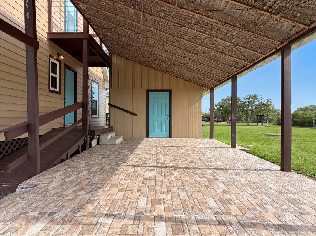 Photo 6 of 19 of 552 Marshall Johnson Ave S, Port Lavaca, TX