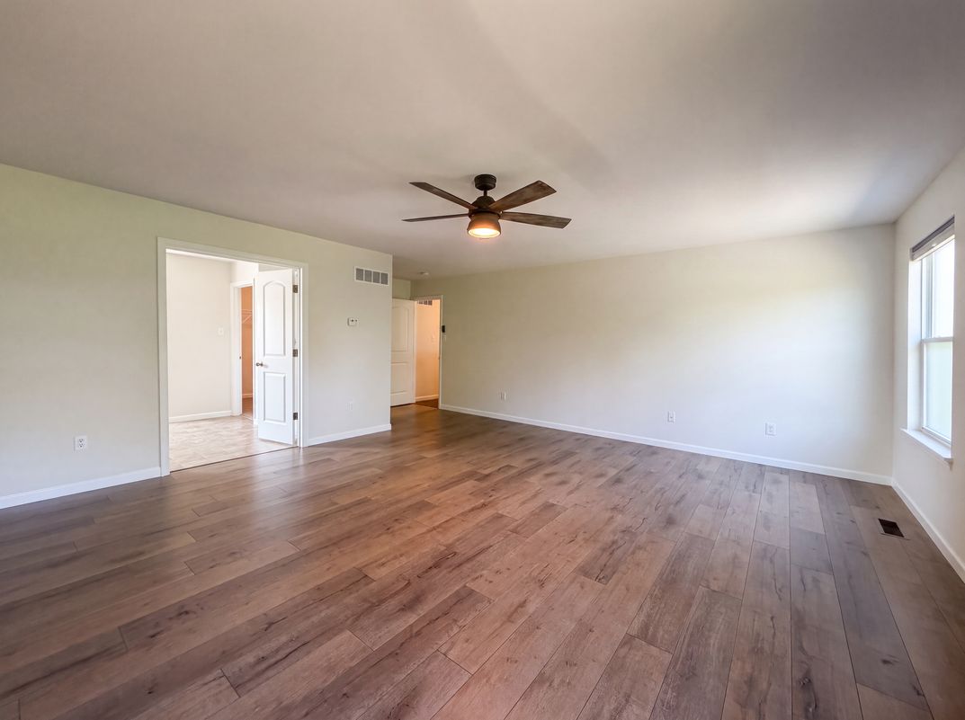 Photo 13 of 28 of 5945 Hawkins Ridge Ct, Saint Louis, MO