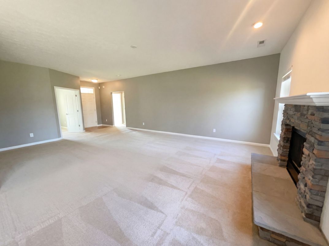 Photo 8 of 18 of 7118 Langham Ct, Indianapolis, IN