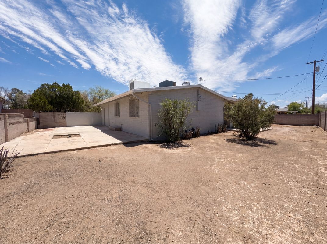 Photo 18 of 21 of 2901 N Cloverland Ave, Tucson, AZ
