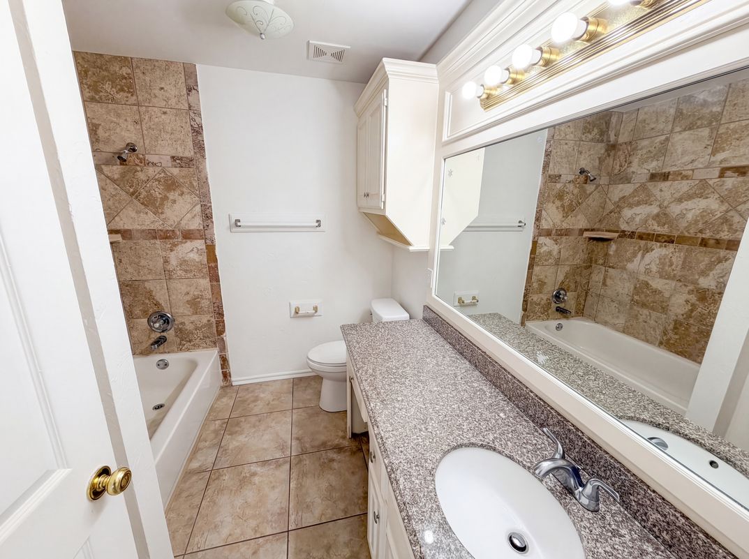 Photo 6 of 17 of 12917 Meadows Dr, Oklahoma City, OK