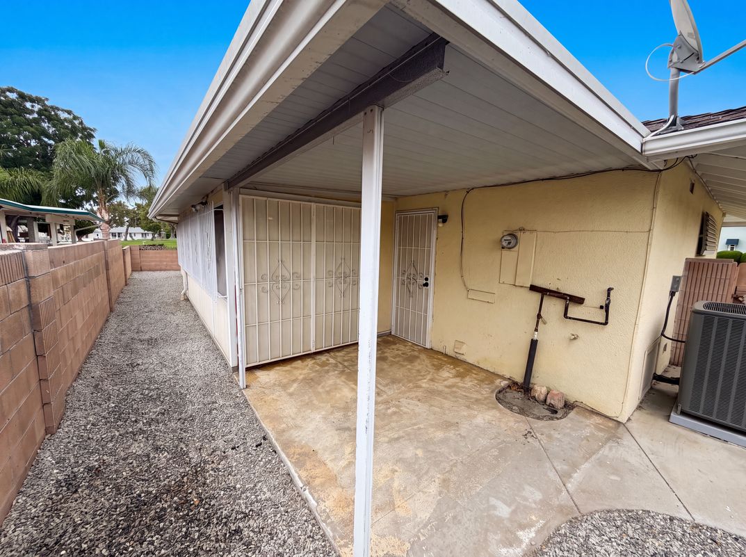 Photo 5 of 22 of 601 Palomar Dr, Hemet, CA