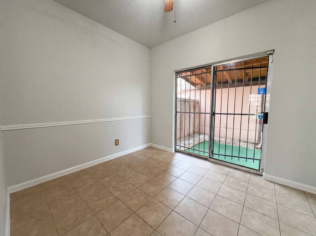 Photo 8 of 16 of 12300 Brookglade Cir, Houston, TX