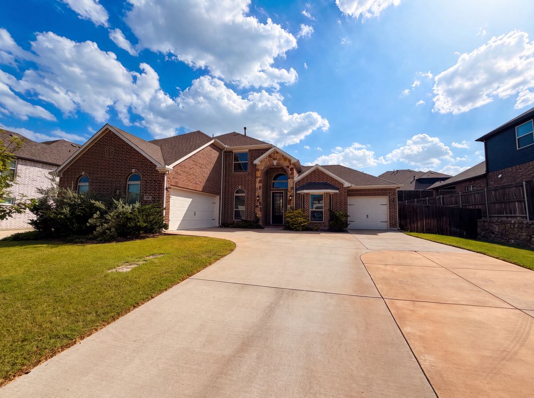 Photo 8 of 34 of 4305 Curlew Ln, Garland, TX