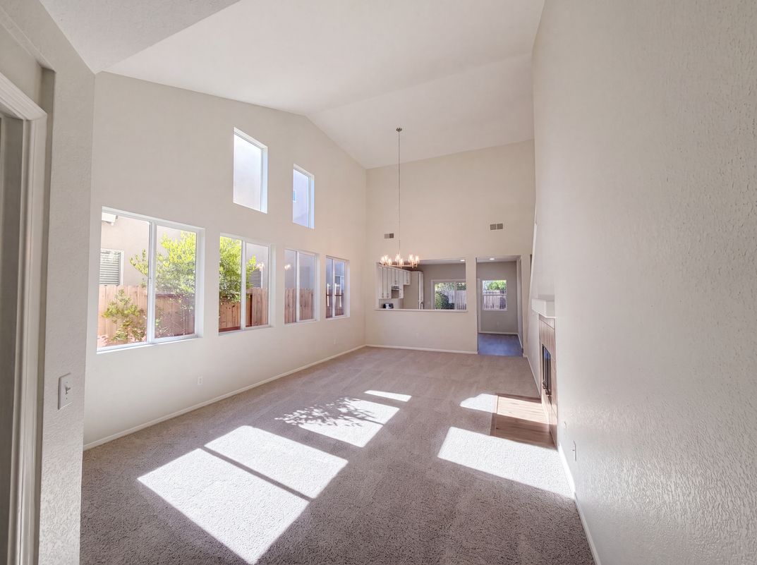 Photo 3 of 45 of 1570 Arcola Ave, Sacramento, CA