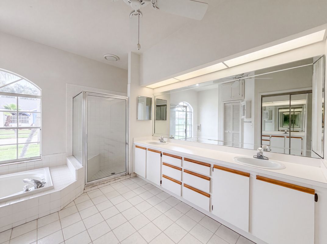 Photo 19 of 28 of 12919 Prestwick Dr, Riverview, FL