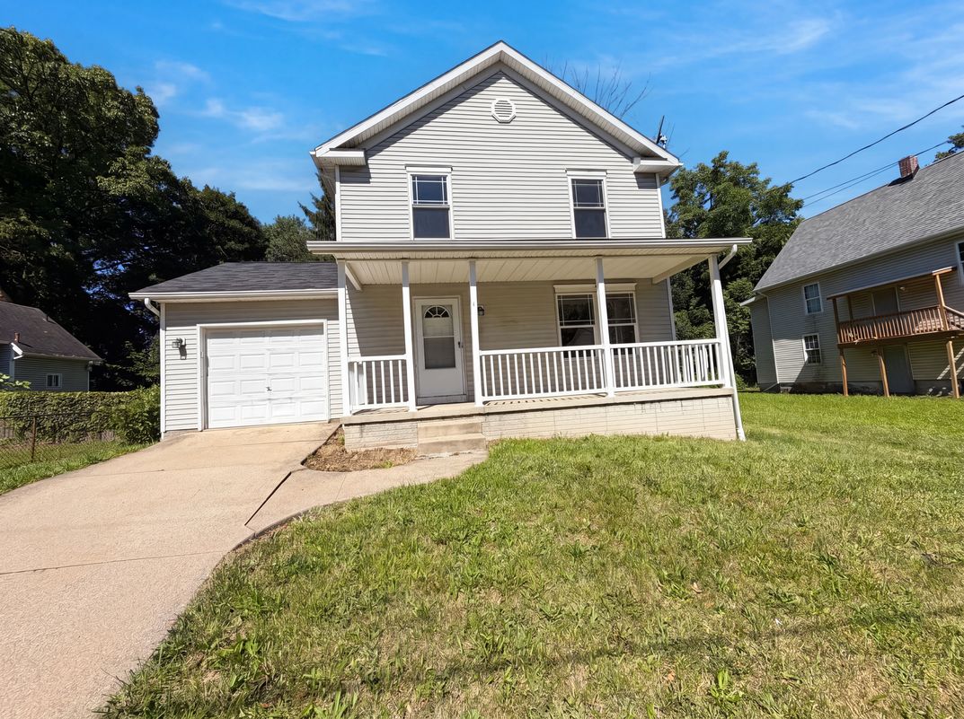 Photo 15 of 19 of 1004 Bellows St, Akron, OH