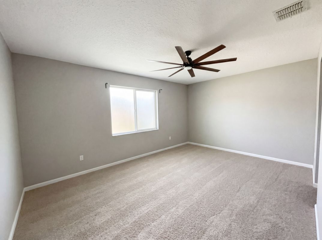 Photo 10 of 29 of 2526 W End Dr, Saint Cloud, FL