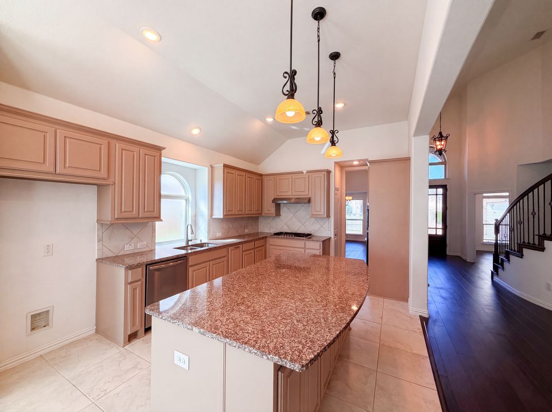 Photo 14 of 34 of 4305 Curlew Ln, Garland, TX