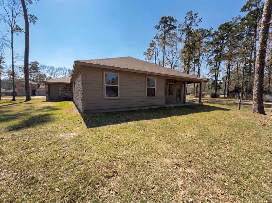 Photo 5 of 16 of 2522 S Colosseum Ct, New Caney, TX