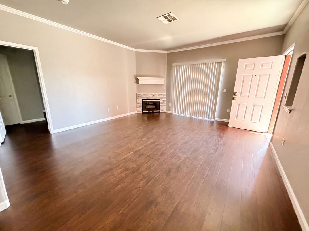Photo 3 of 28 of 4730 E Craig Rd, Las Vegas, NV