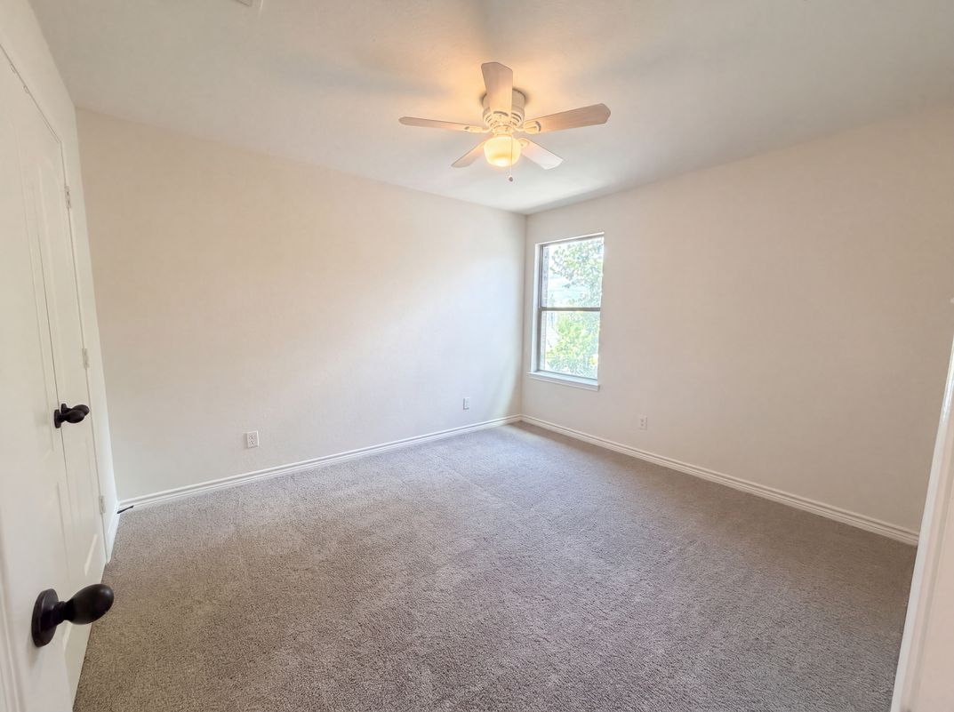 Photo 10 of 21 of 2100 Brandywine Dr, New Braunfels, TX