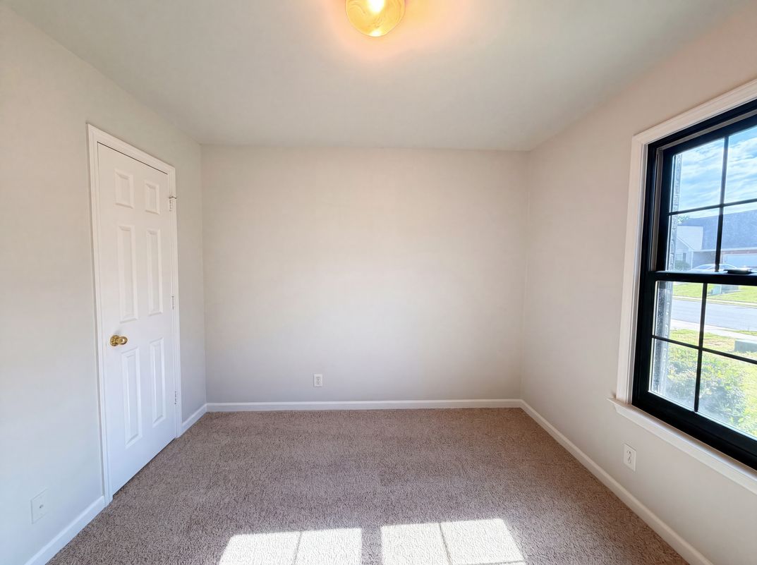 Photo 11 of 26 of 1688 Cedar Springs Cir, Clarksville, TN