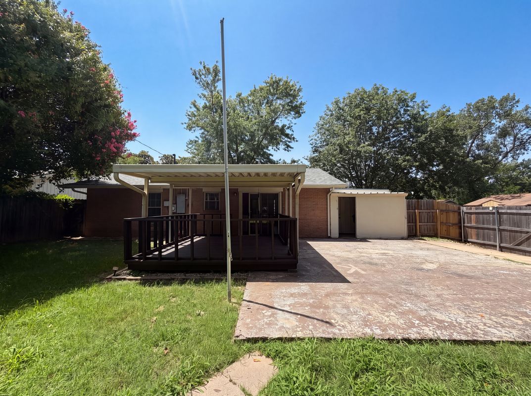 Photo 14 of 21 of 2549 Steven Dr, Denison, TX