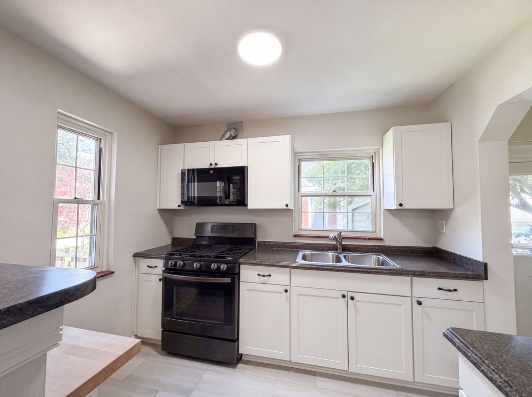 Photo 4 of 21 of 1304 Coolidge Ave, Cincinnati, OH