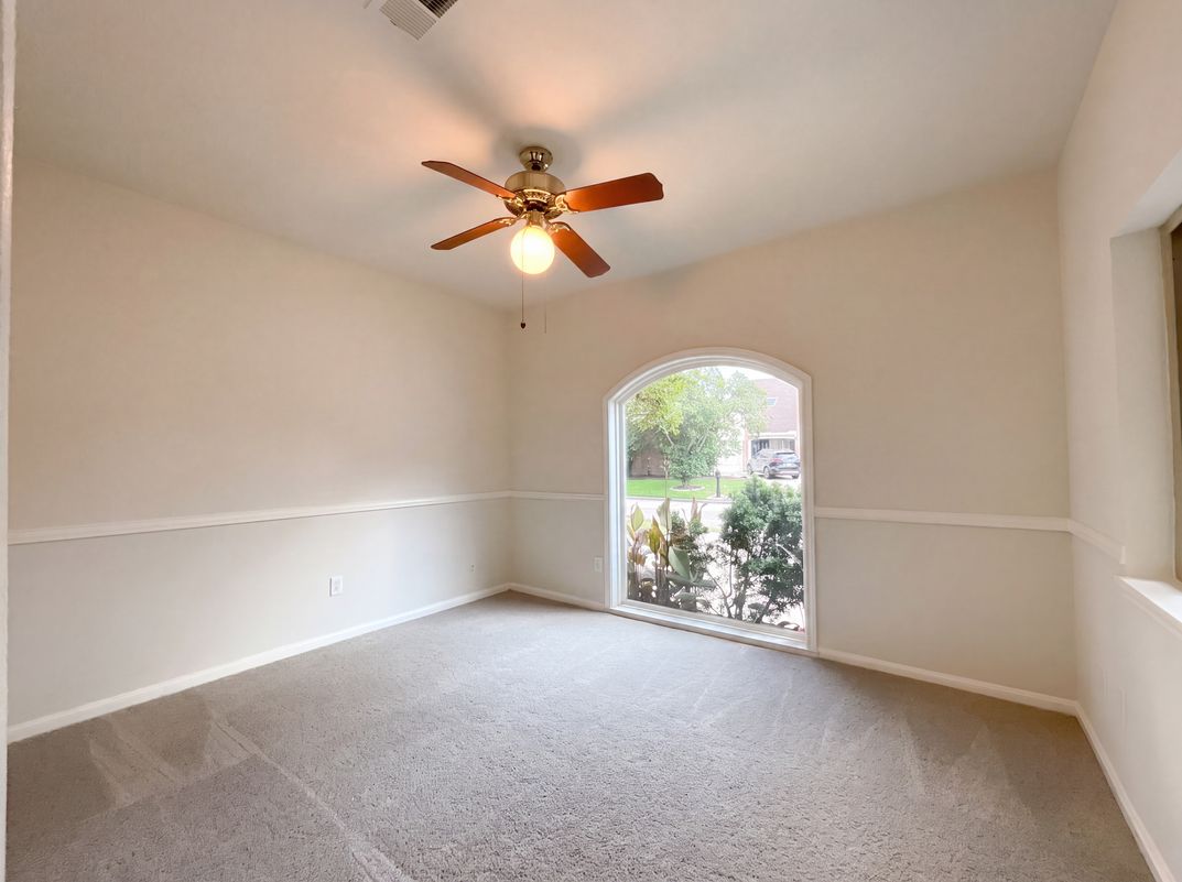 Photo 9 of 17 of 12910 Ashford Chase Dr, Houston, TX