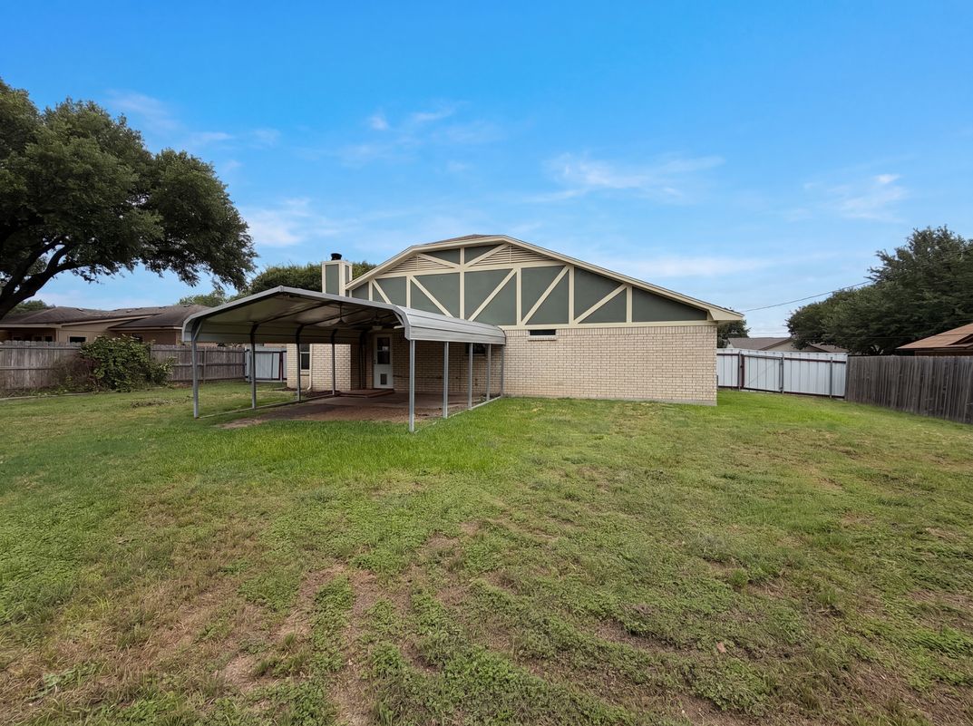 Photo 5 of 16 of 208 Dakota Dr, Hewitt, TX