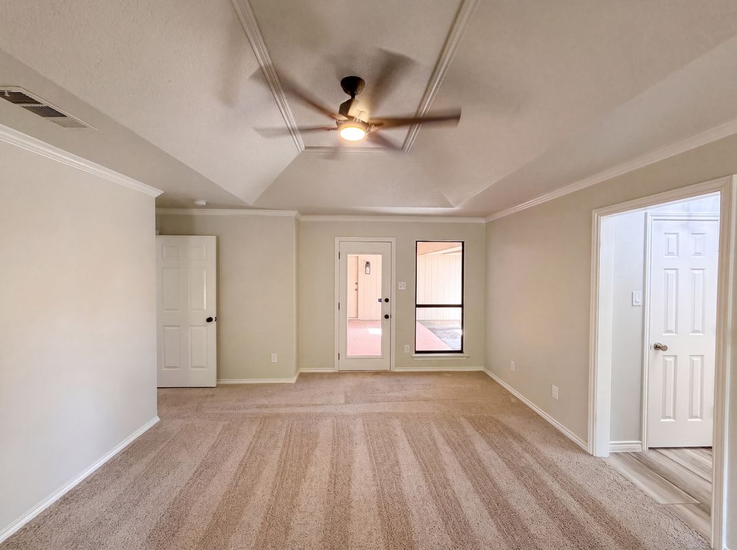 Photo 10 of 21 of 9 Muirfield Ct, Roanoke, TX