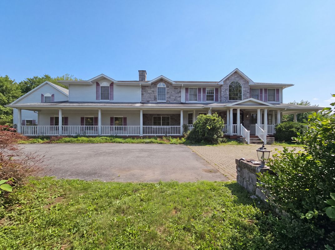 Property photo 1 of 2217 Valley View Dr S