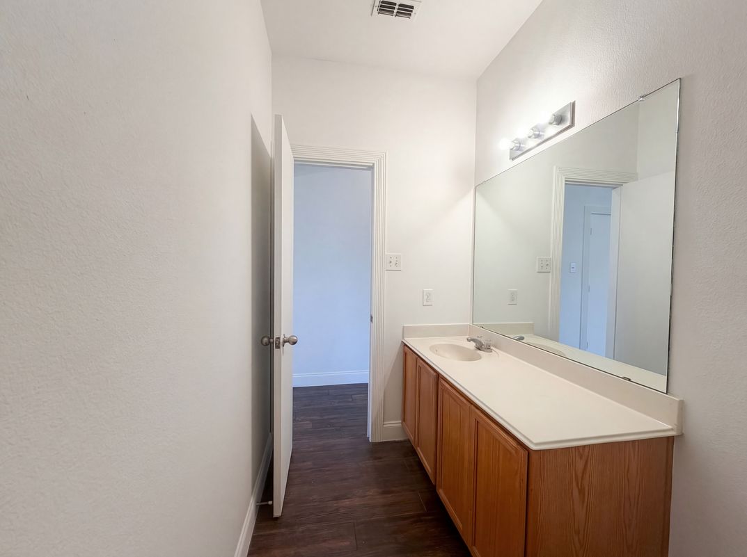 Photo 10 of 19 of 2563 Taos Dr, Grand Prairie, TX