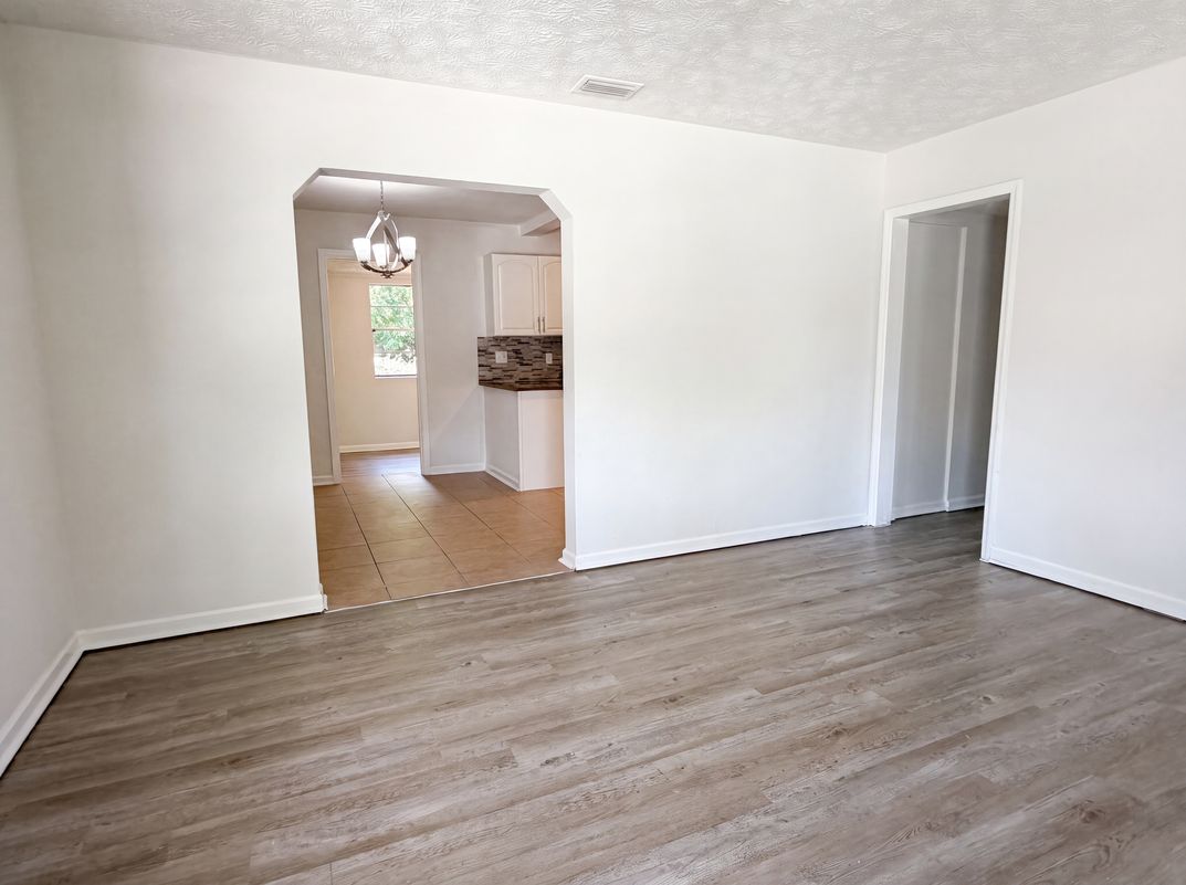 Photo 6 of 21 of 5928 Lake Ridge Ave, Jacksonville, FL