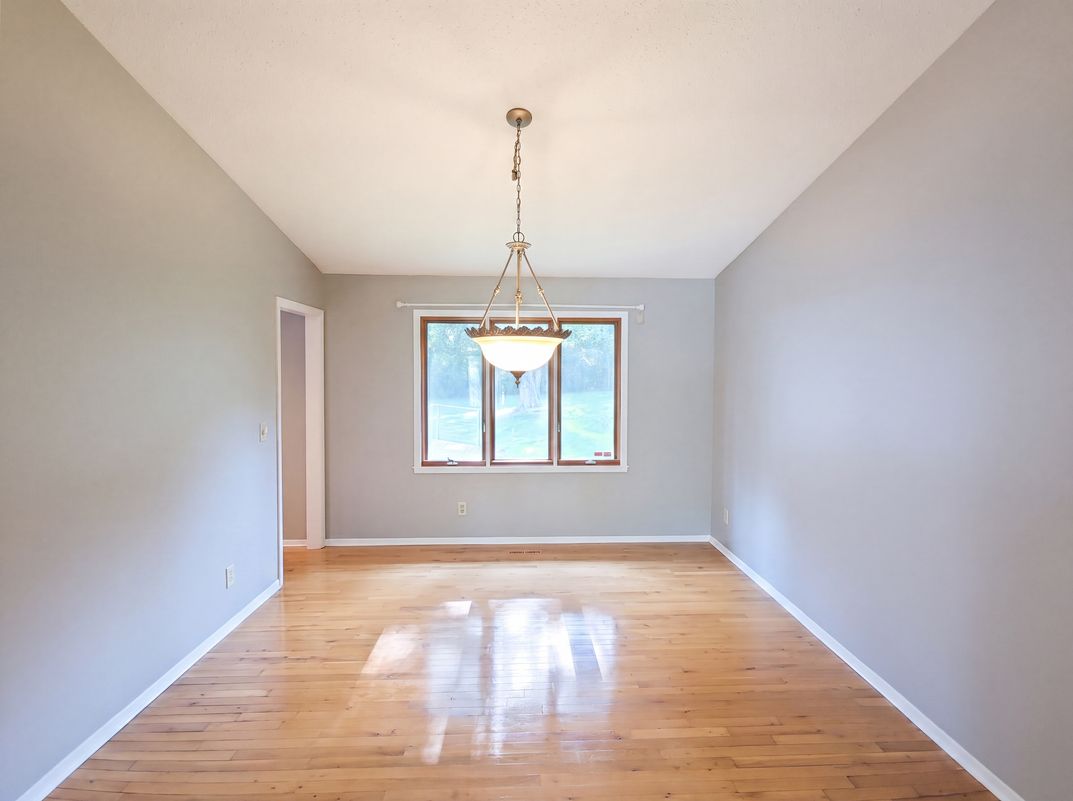 Photo 22 of 79 of 1503 Featherstone Rd, Rockford, IL