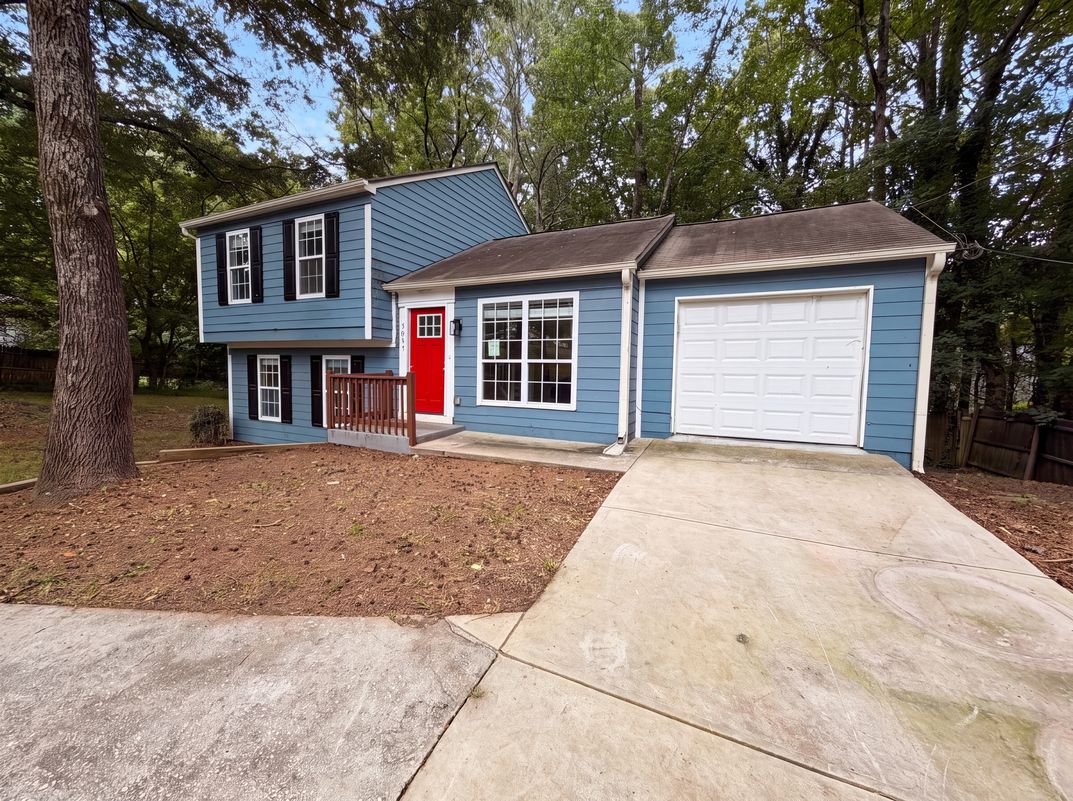 Photo 15 of 19 of 5067 Redan Rd, Stone Mountain, GA
