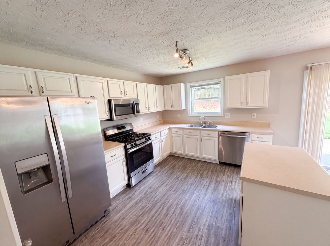 Photo 6 of 44 of 4636 Pine Acre Cir, Sugar Hill, GA