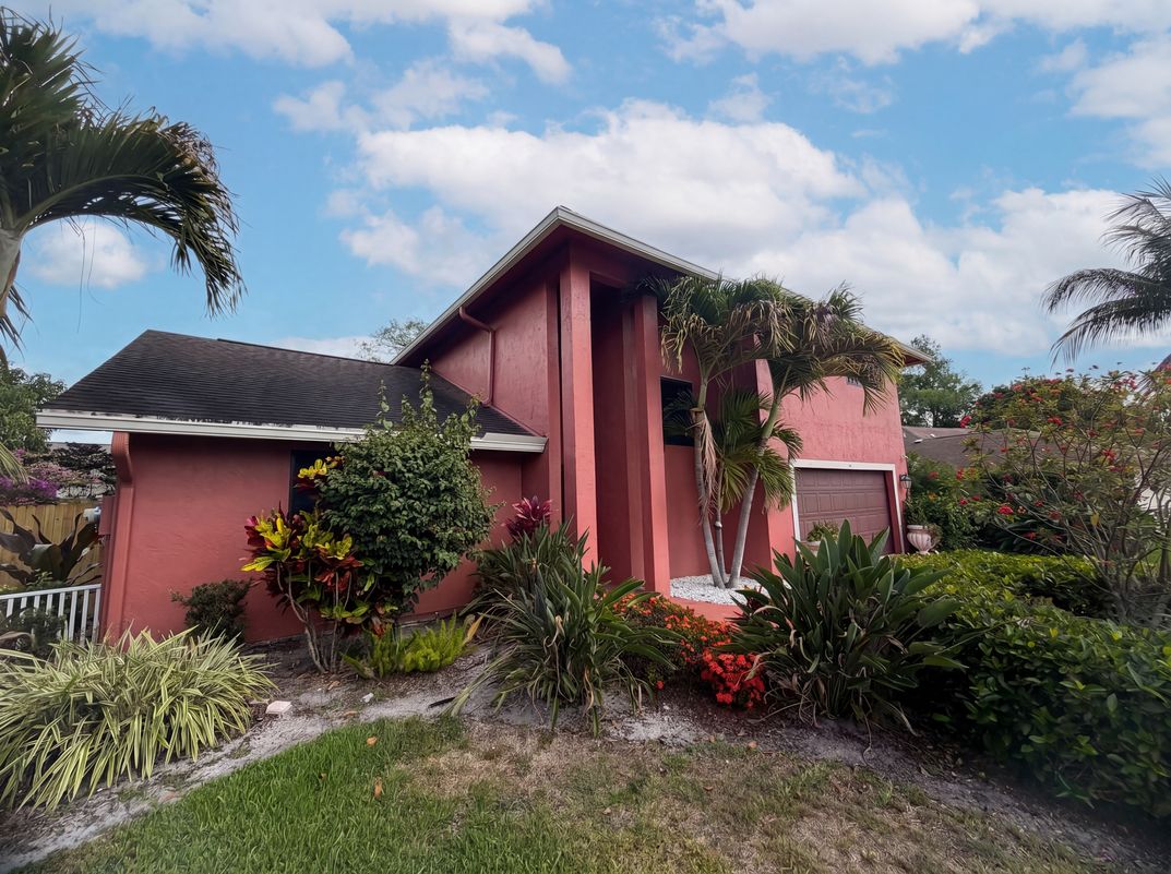 Photo 28 of 47 of 118 Waterway Rd, Royal Palm Beach, FL