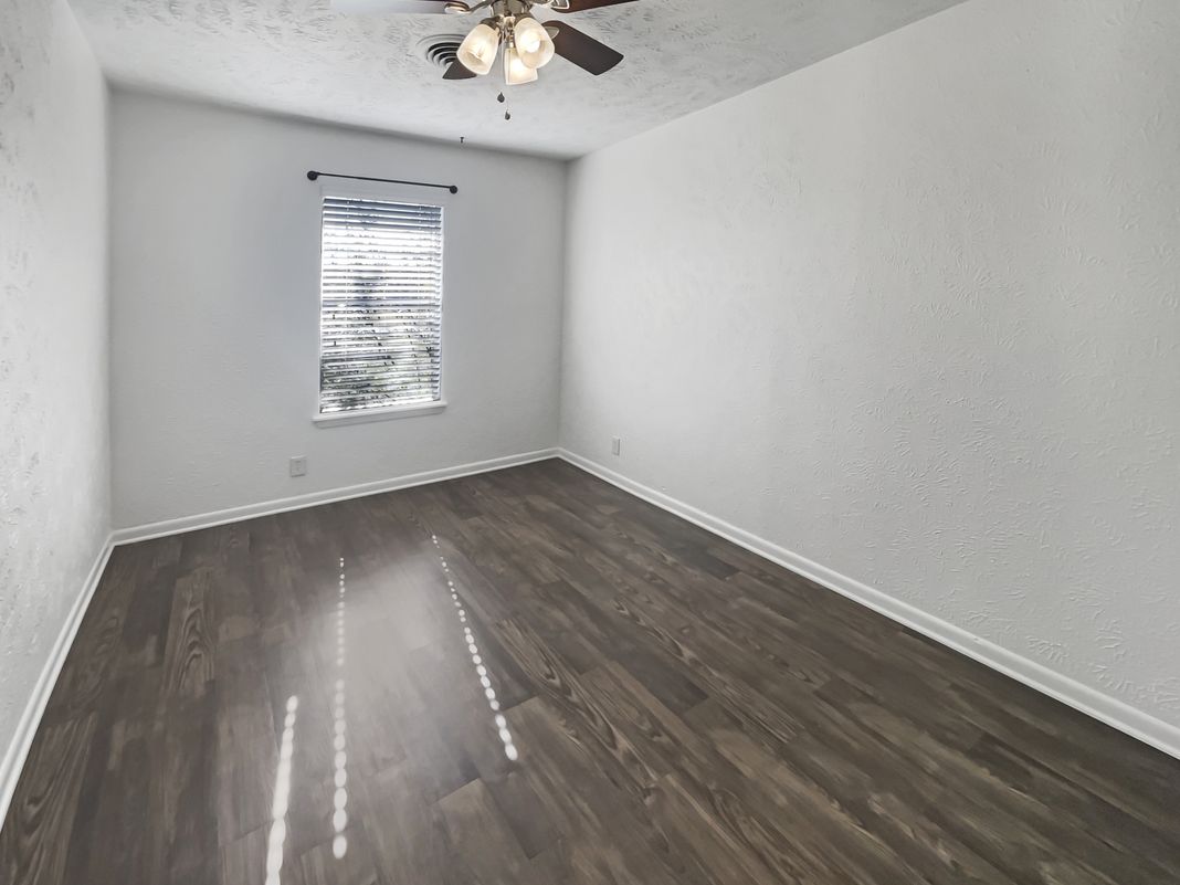 Photo 13 of 18 of 1105 E 17th St, Georgetown, TX