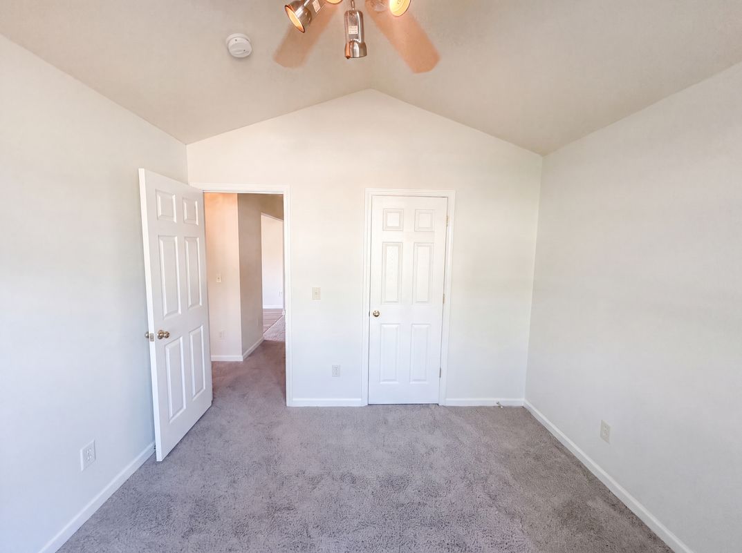 Photo 4 of 12 of 5702 River Glen Dr, Greensboro, NC