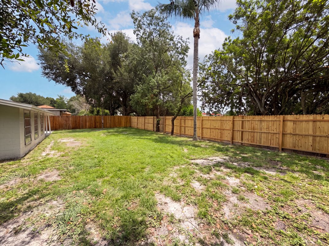 Photo 21 of 23 of 585 Hewett Dr, Orlando, FL
