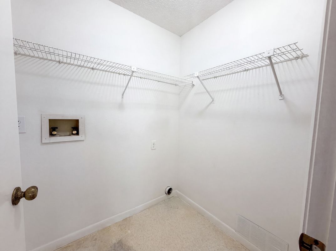 Photo 13 of 18 of 8613 Cottonway Ln, Tampa, FL