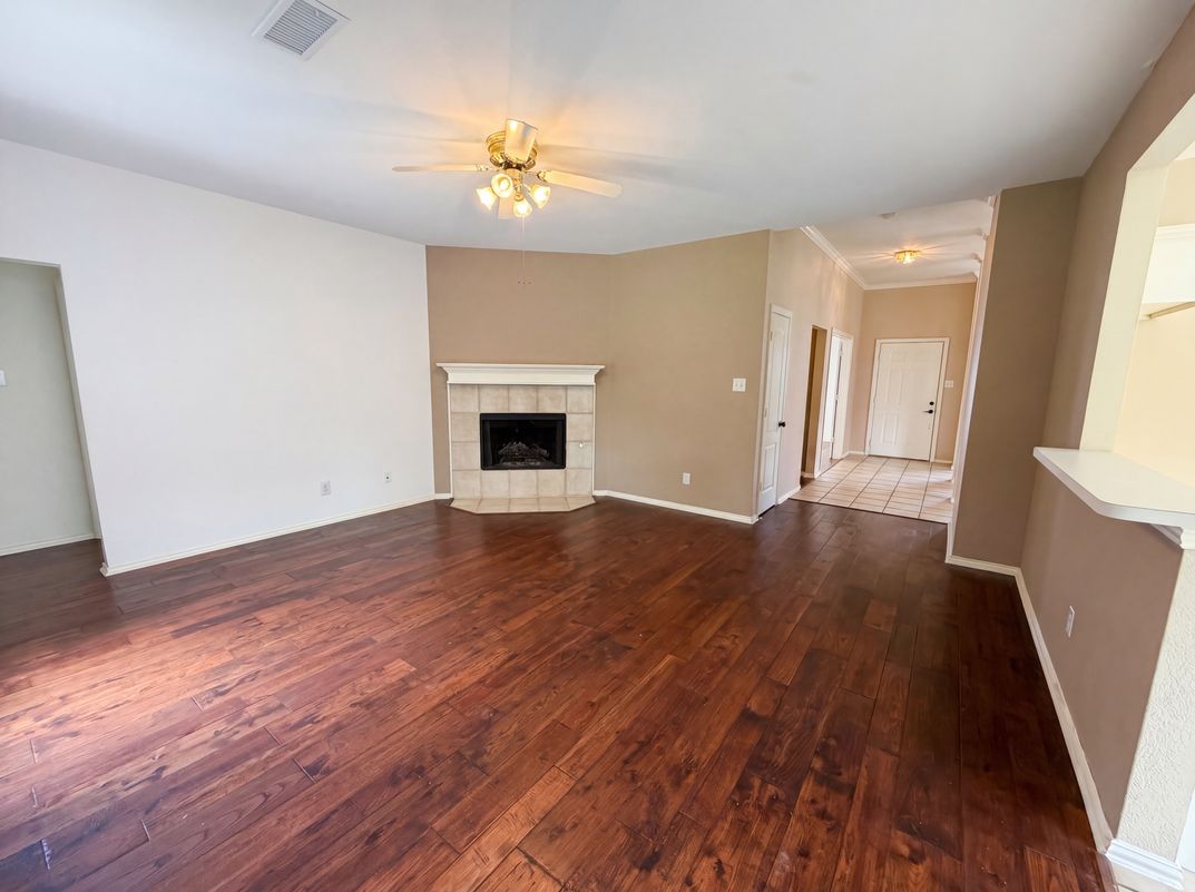 Photo 3 of 19 of 525 Hidden Oak Ln, Rockwall, TX