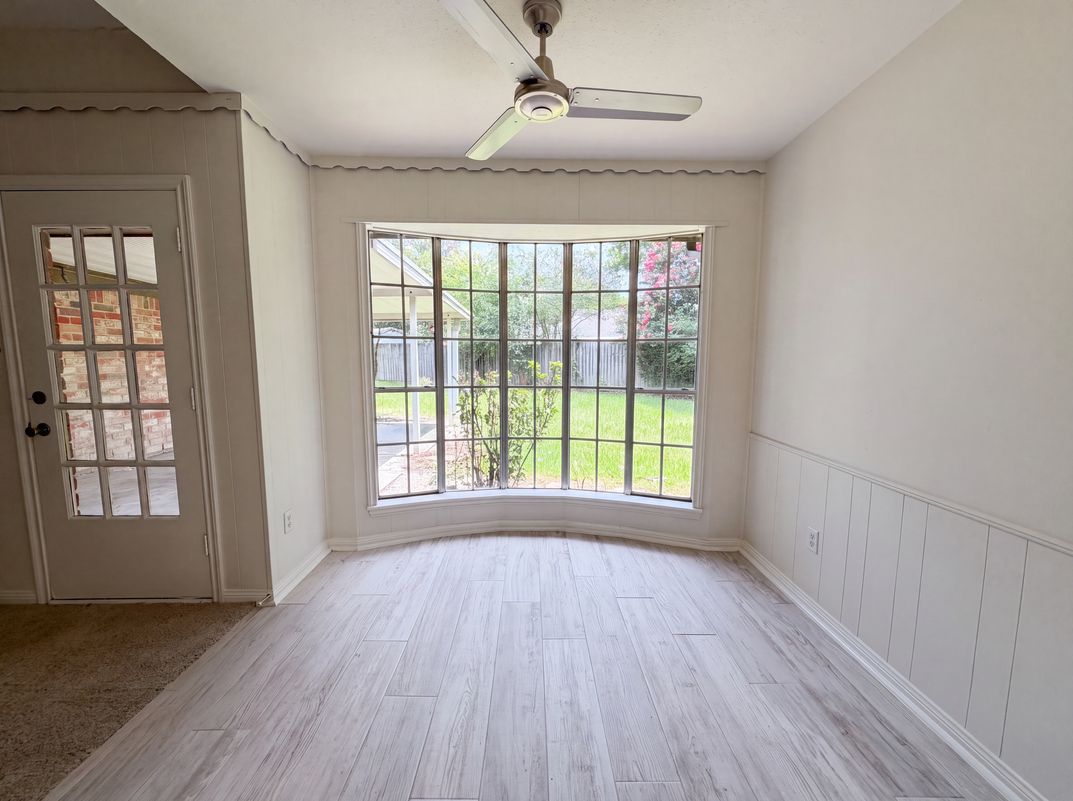Photo 12 of 22 of 16338 Hollow Wood Dr, Houston, TX