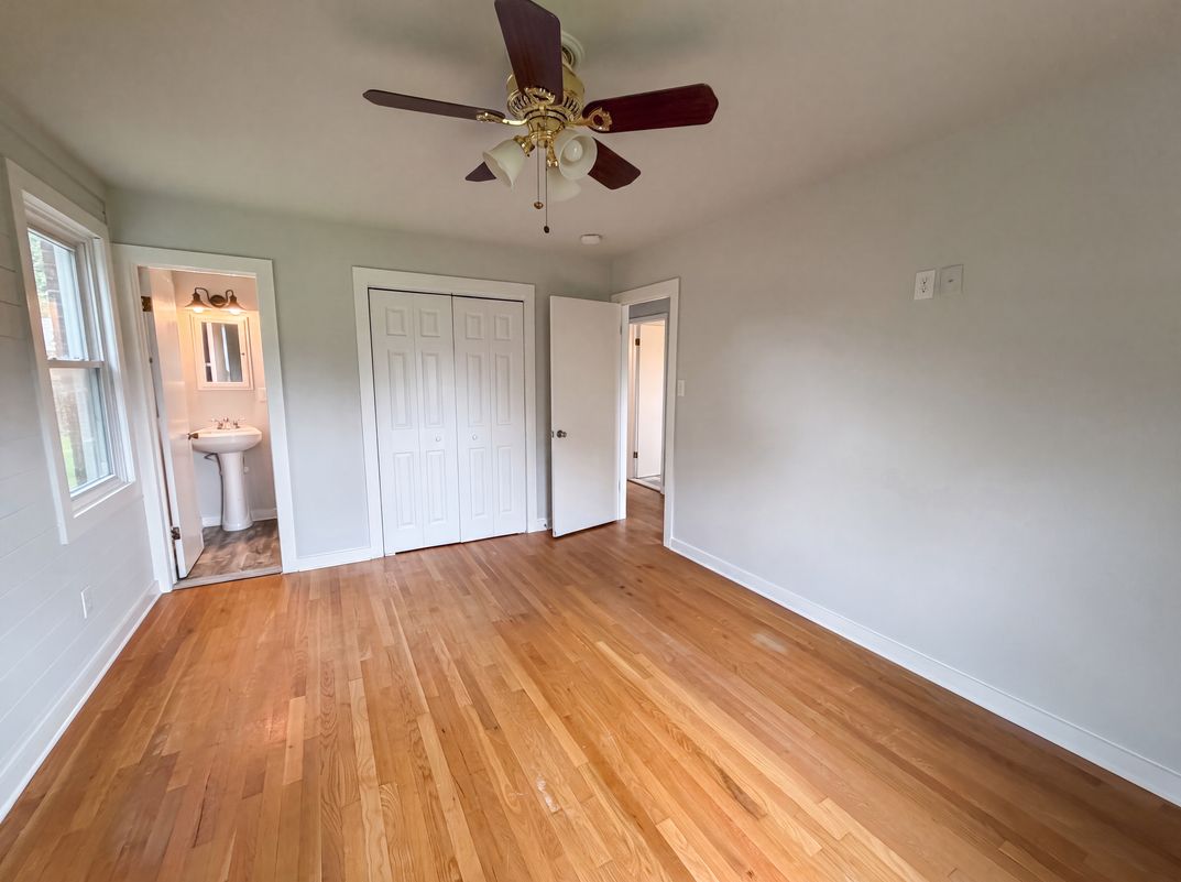 Photo 10 of 16 of 1016 Forestview Dr, Colonial Heights, VA