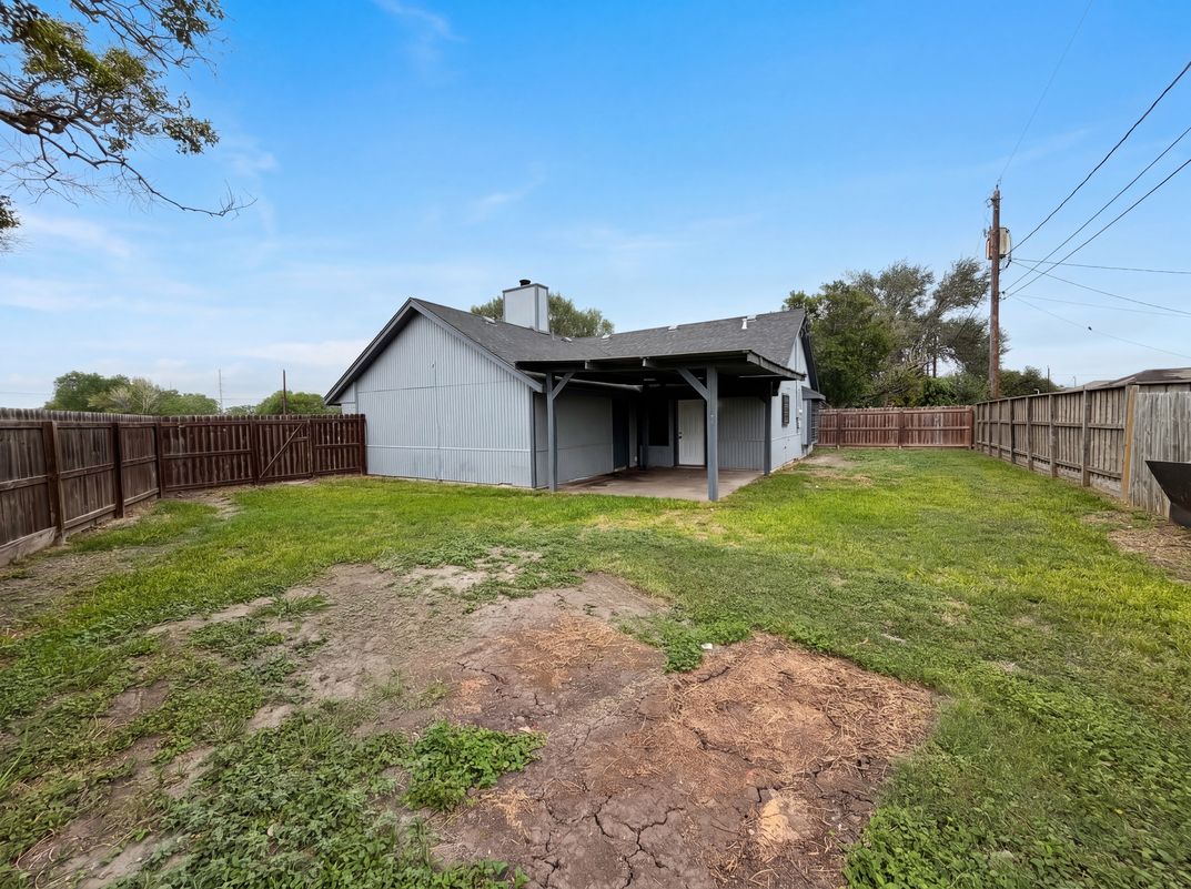Photo 5 of 18 of 13214 Deepwater Cir, Corpus Christi, TX