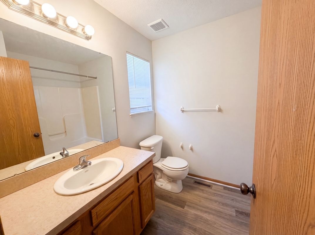 Photo 9 of 19 of 1004 Bellows St, Akron, OH