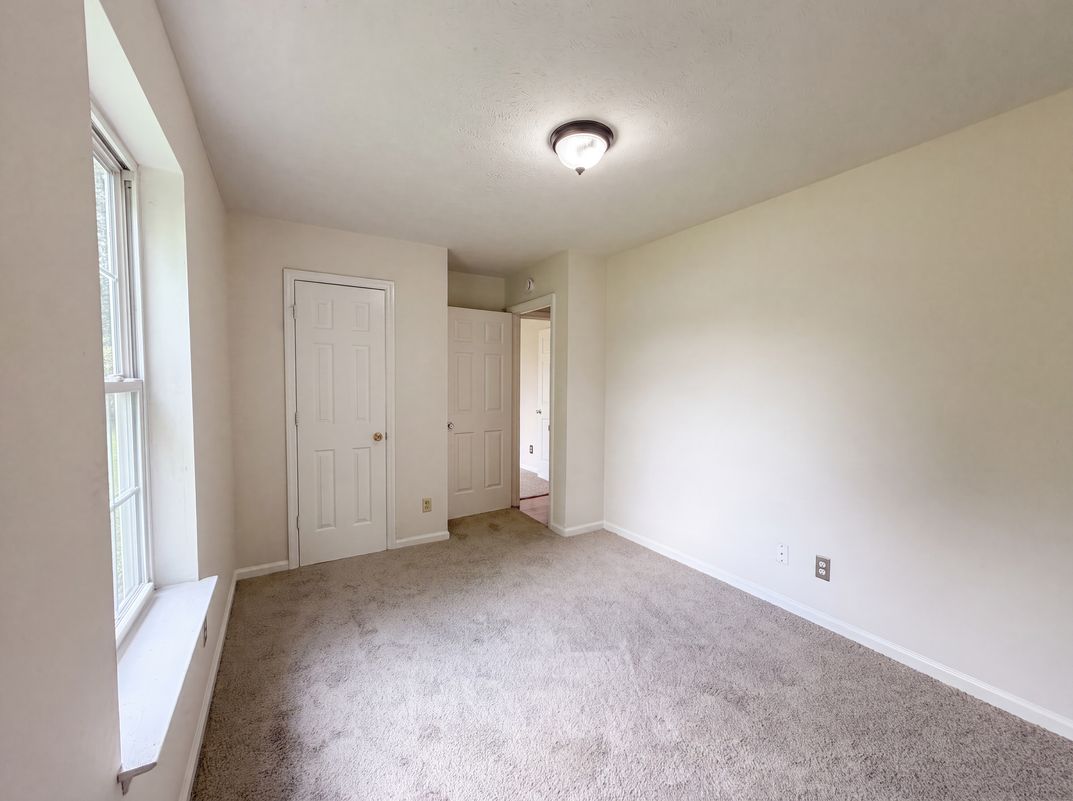 Photo 12 of 20 of 499 Holland Ridge Dr, La Vergne, TN