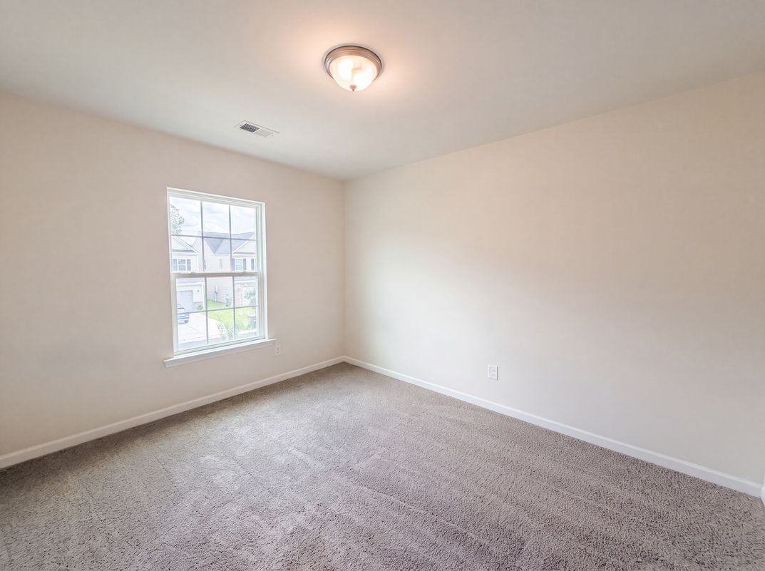 Photo 10 of 21 of 747 Redbud Ln, Summerville, SC