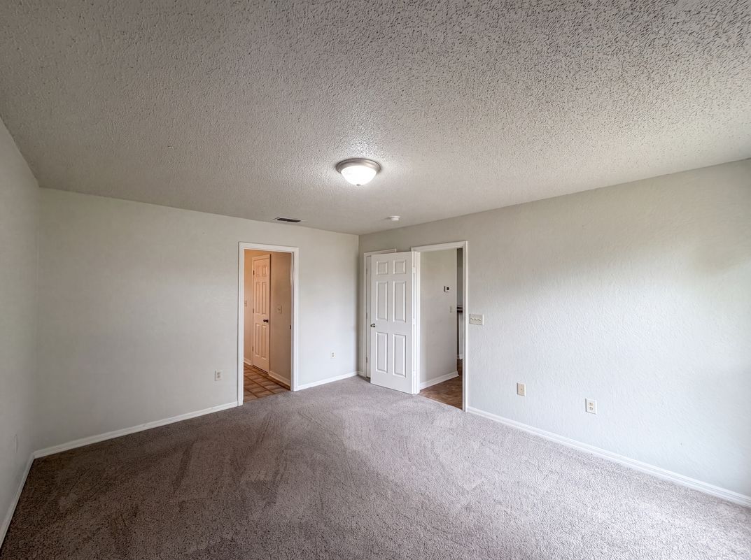 Photo 10 of 19 of 1038 Highland Crest Cir, Lake Wales, FL