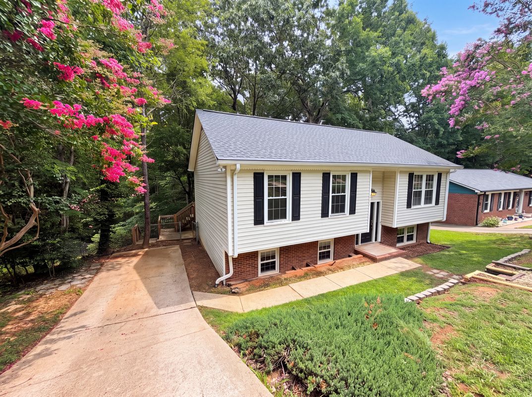 Photo 14 of 17 of 7816 Foxwood Dr, Raleigh, NC