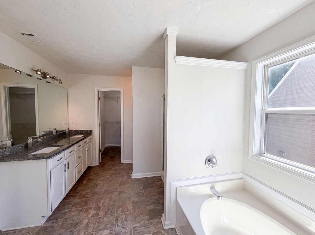 Photo 6 of 22 of 603 Marsh Lake Rd, Lawrenceville, GA