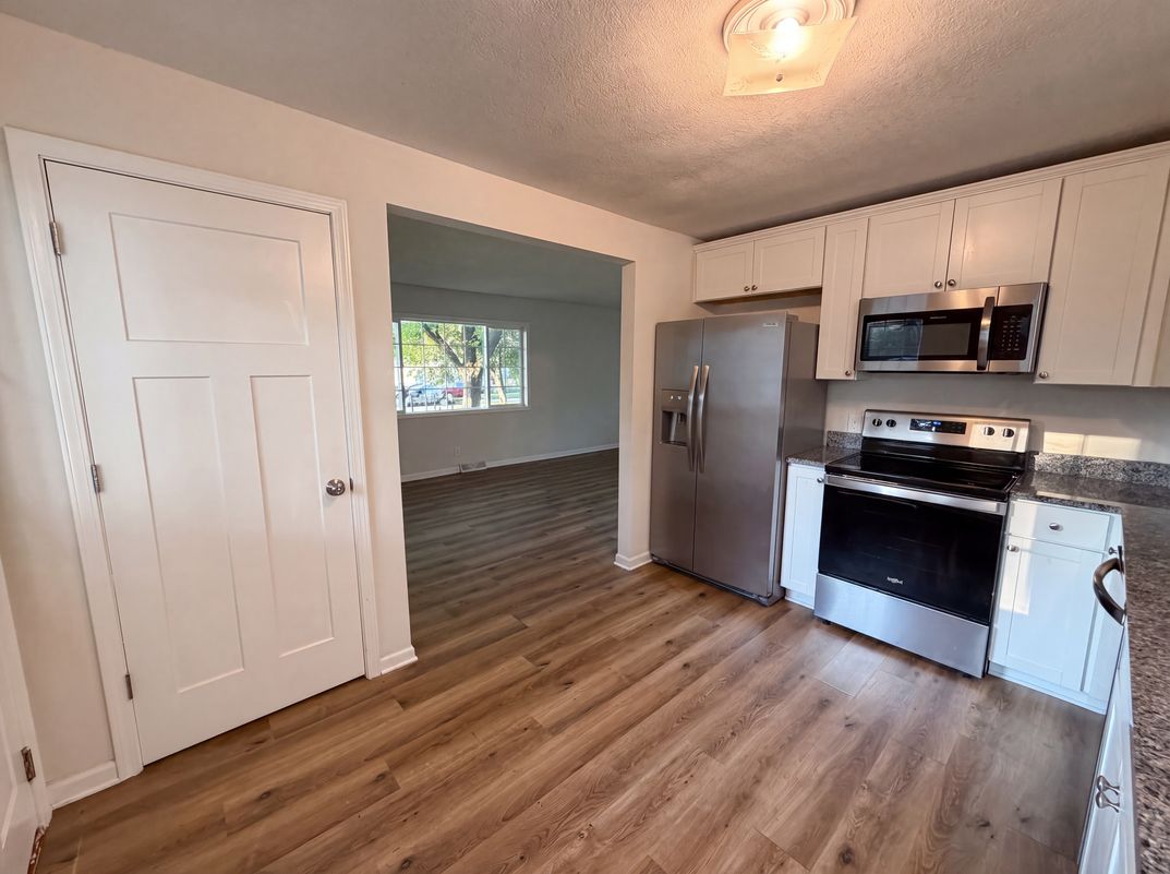 Photo 7 of 25 of 2084 Hillview Rd, Mounds View, MN
